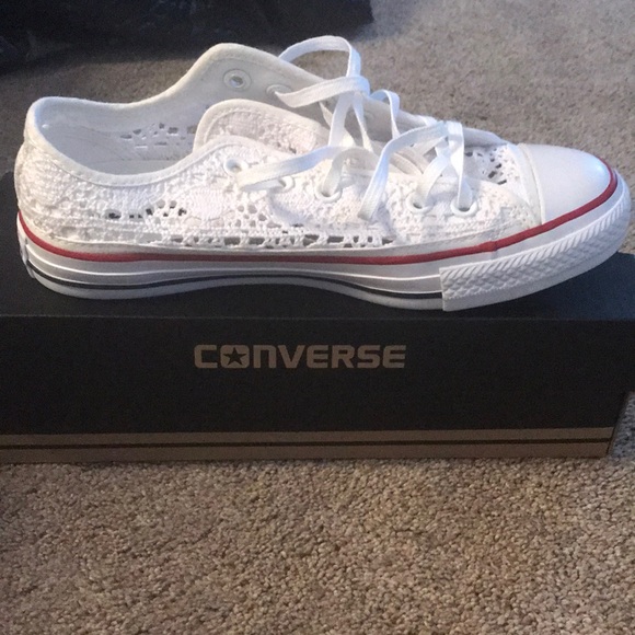 white lace converse